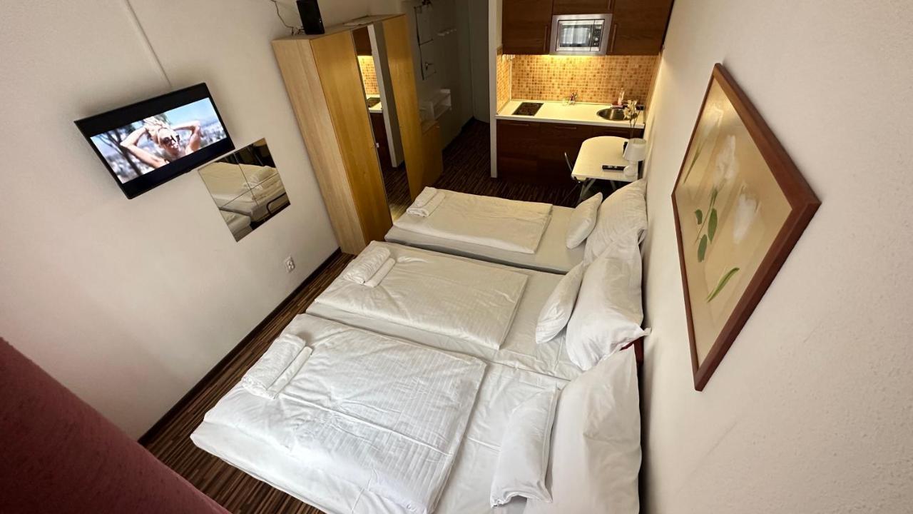 H1 Apartmanok Budapeste Exterior foto